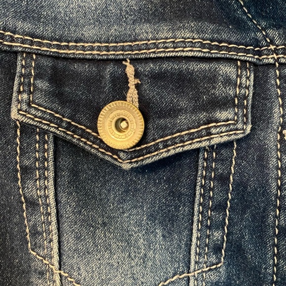 Girls Size 7/8 Squeeze Dark Wash Snap ClosureJean Jacket - Picture 2 of 8